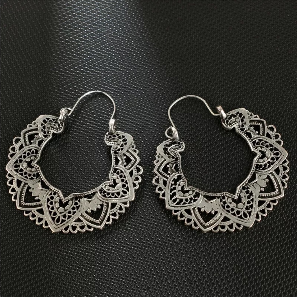 Sterling silver hollow hoop earrings - Picture 3 of 3
